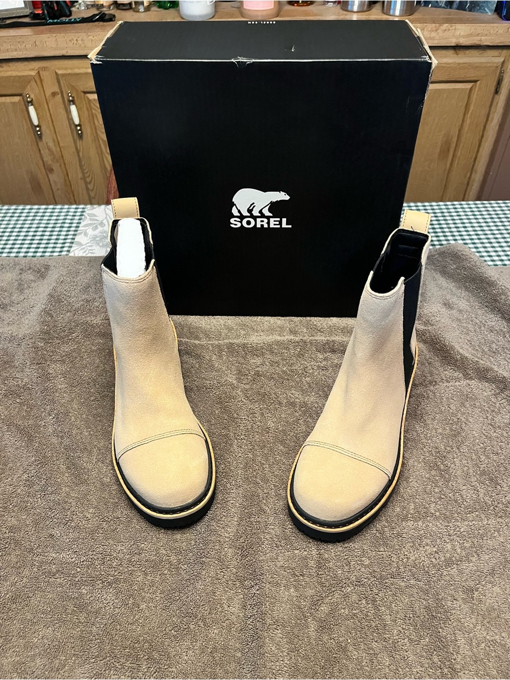Women’s Sorel Two-Tone Joan Now Chelsea Boots — Beige and Black